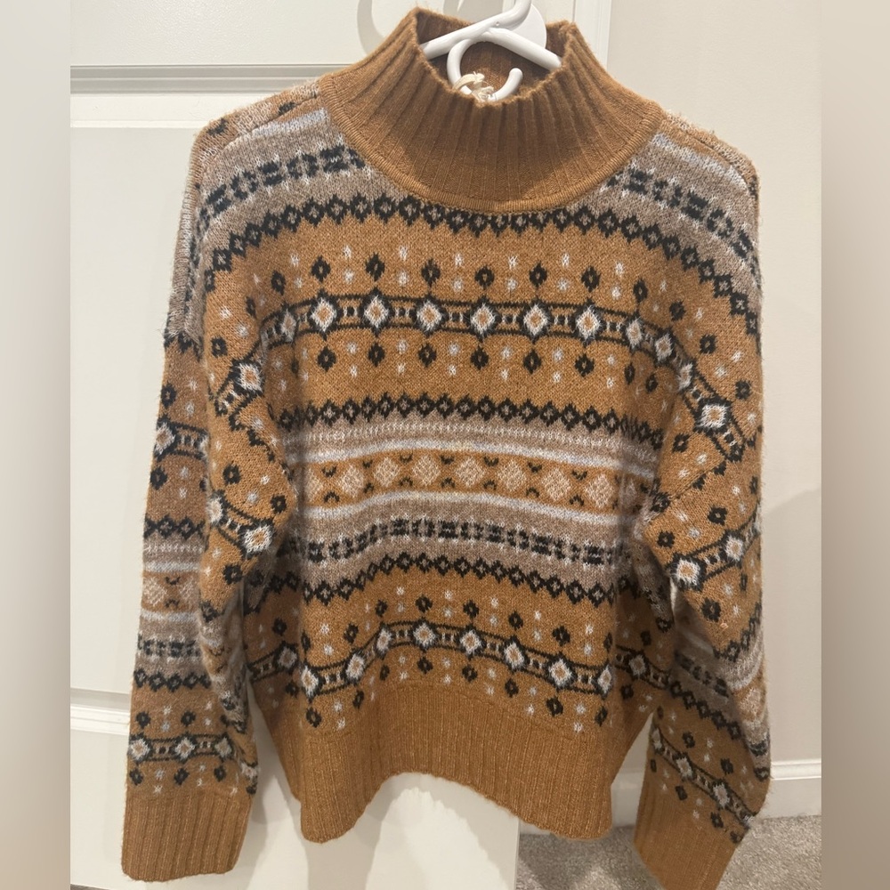 Elegant Patterned Turtleneck Sweater